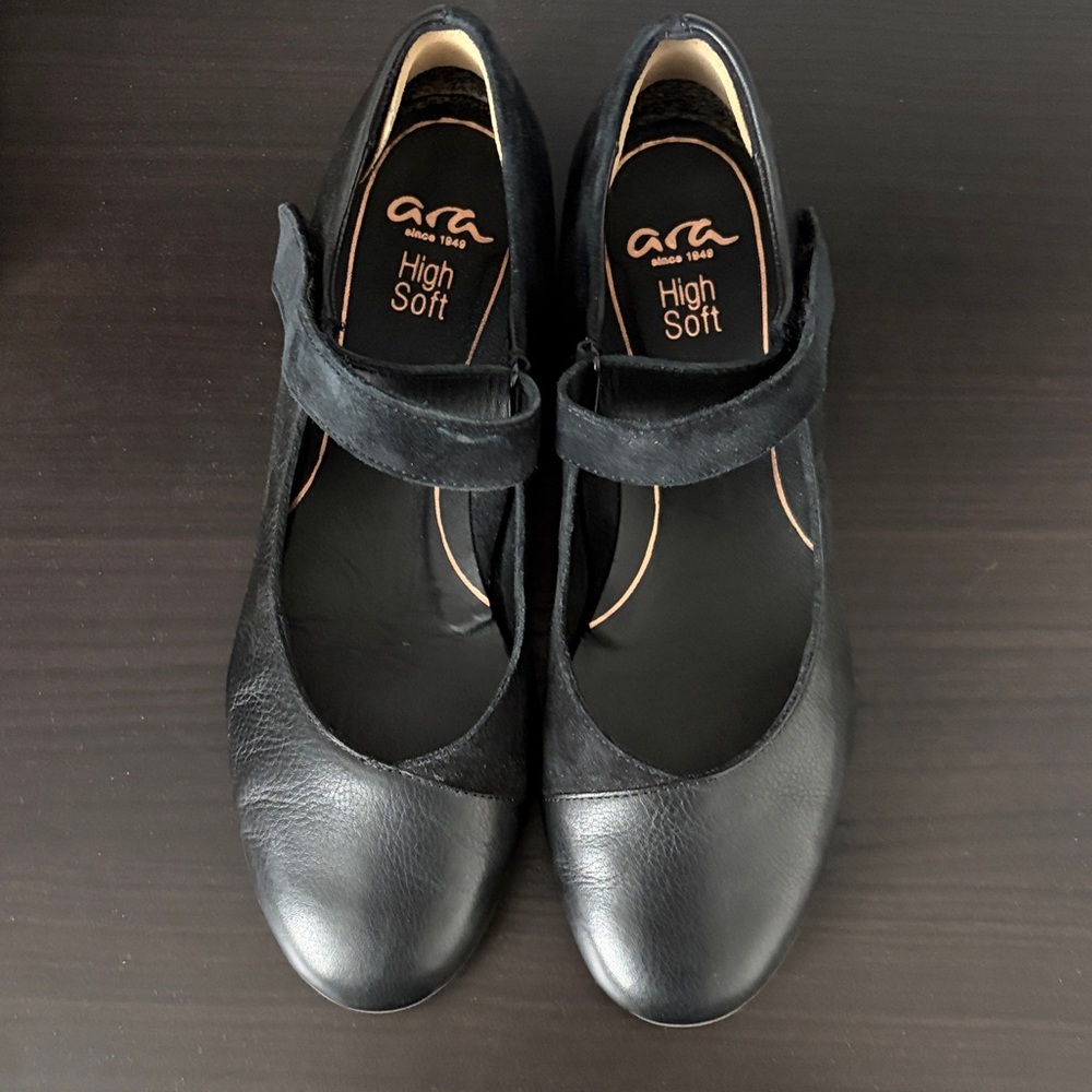 Ara Women's Black Leather Flats